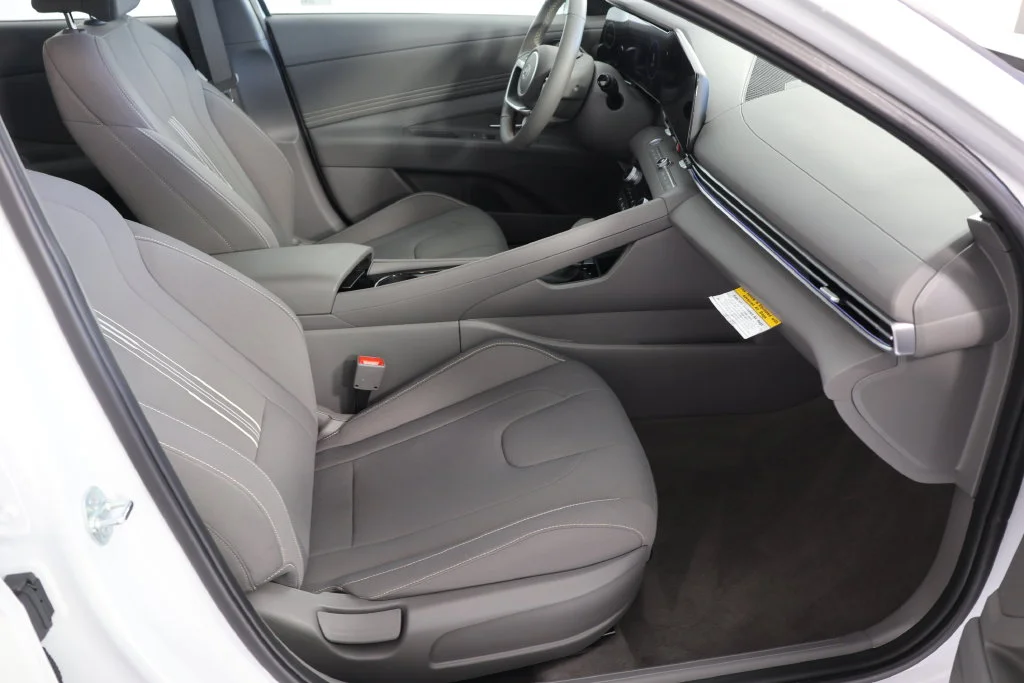 Certified Used 2025 White Hyundai SEL Convenience image 23