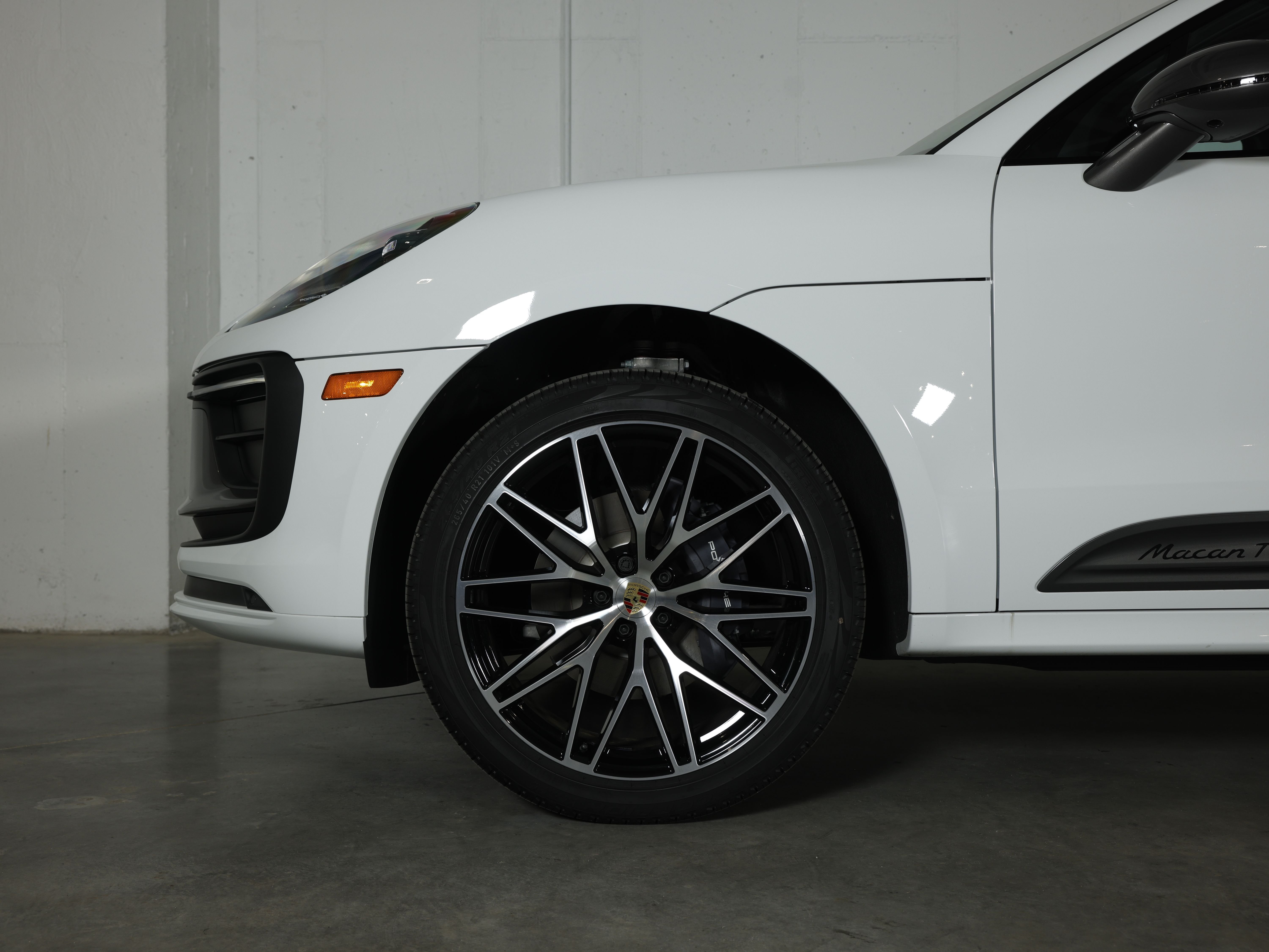 2026 Porsche Macan T - Photo 12