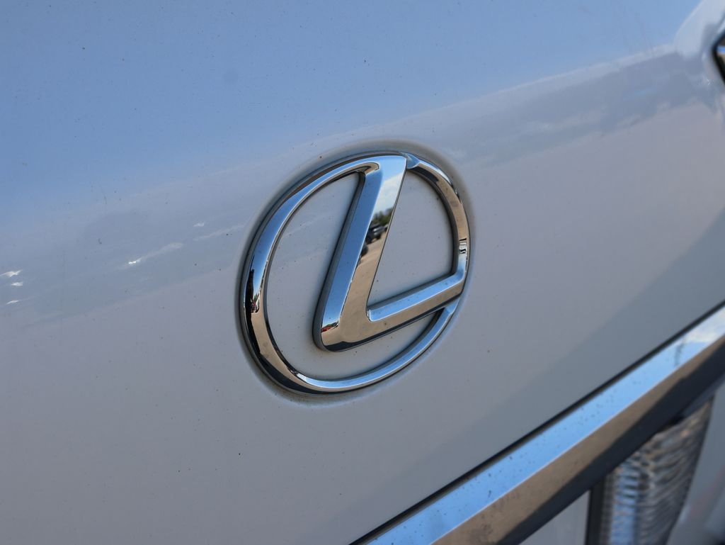 Used 2017 White Lexus 570 image 38