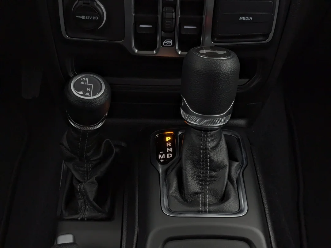New 2026 Black Jeep Sahara - - 4x4 - Body- Color Top - Safety Group - 3.6L Pentastar V6 - Remote Start & More! image 21