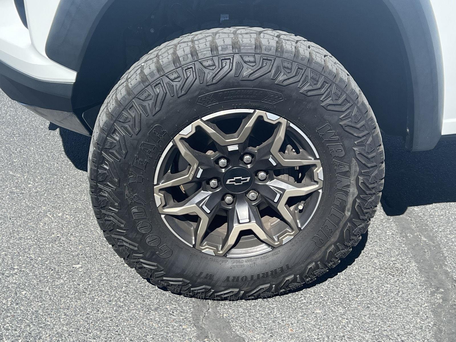 2024 Chevrolet Colorado ZR2 - Photo 10