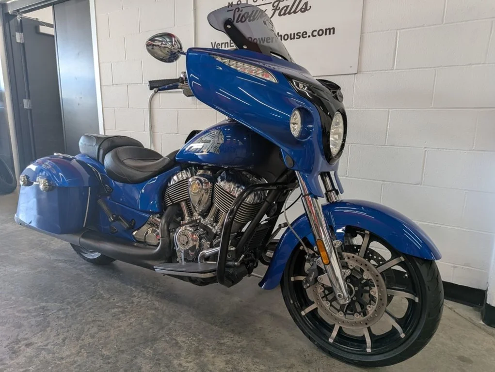 Certified Used 2018 BRILLIANT BLUE Indian Motorcycle  image 2