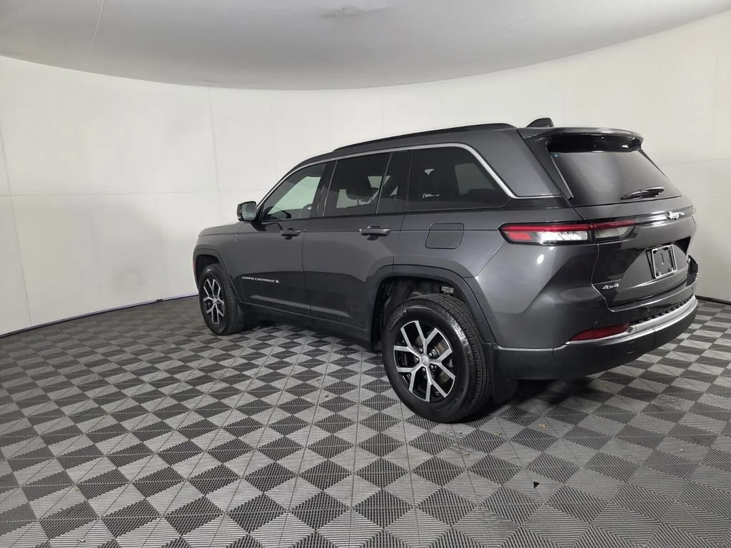 Used 2025 Baltic Gray Metallic Clearcoat Jeep Limited image 9