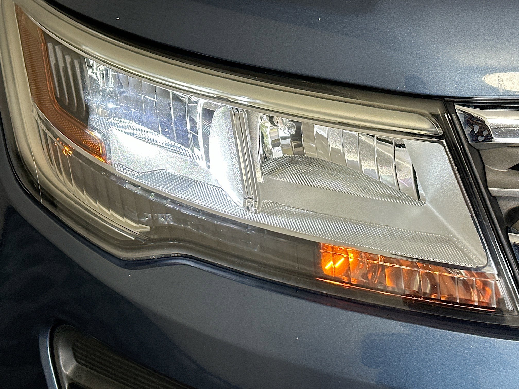 Used 2019 Blue Metallic Ford Base image 9