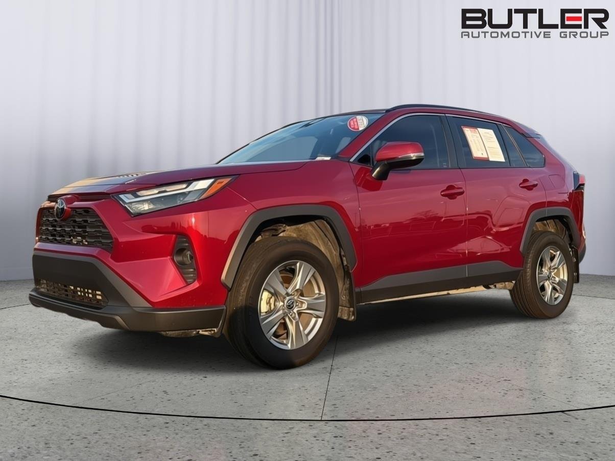 Certified Used 2025 Ruby Flare Pearl Toyota XLE image 2
