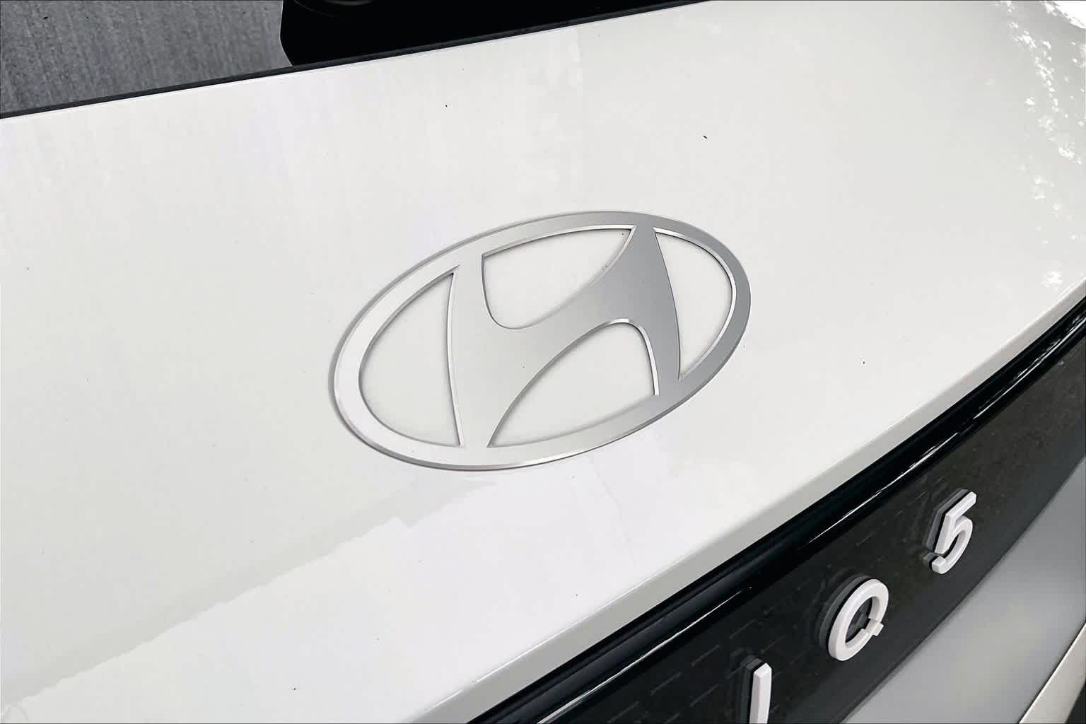 Certified Used 2026 Atlas White Hyundai SEL image 30