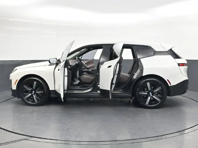 Certified Used 2024 White/off-white BMW xDrive50 image 37