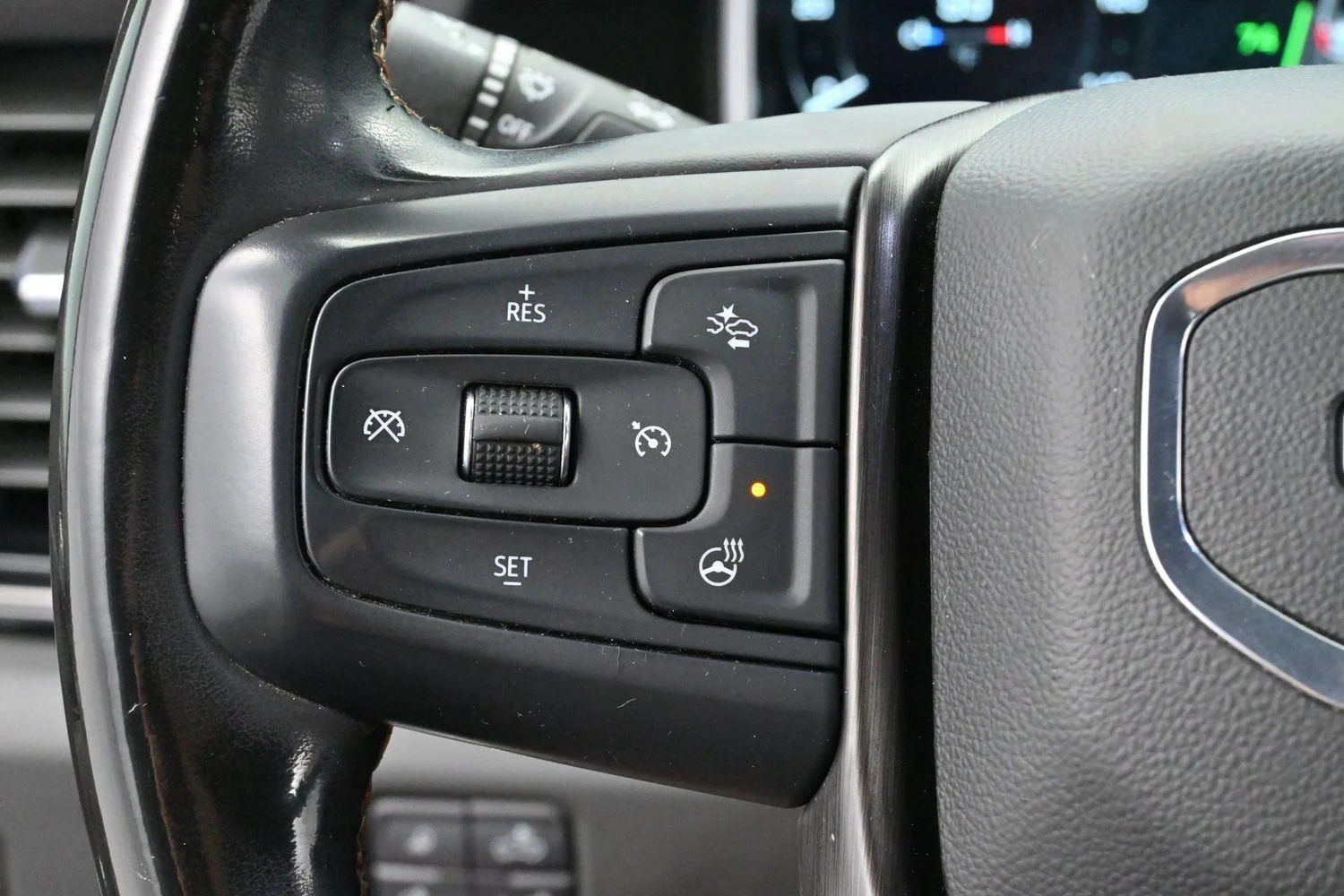 Used 2024 Summit White GMC AT4 image 18