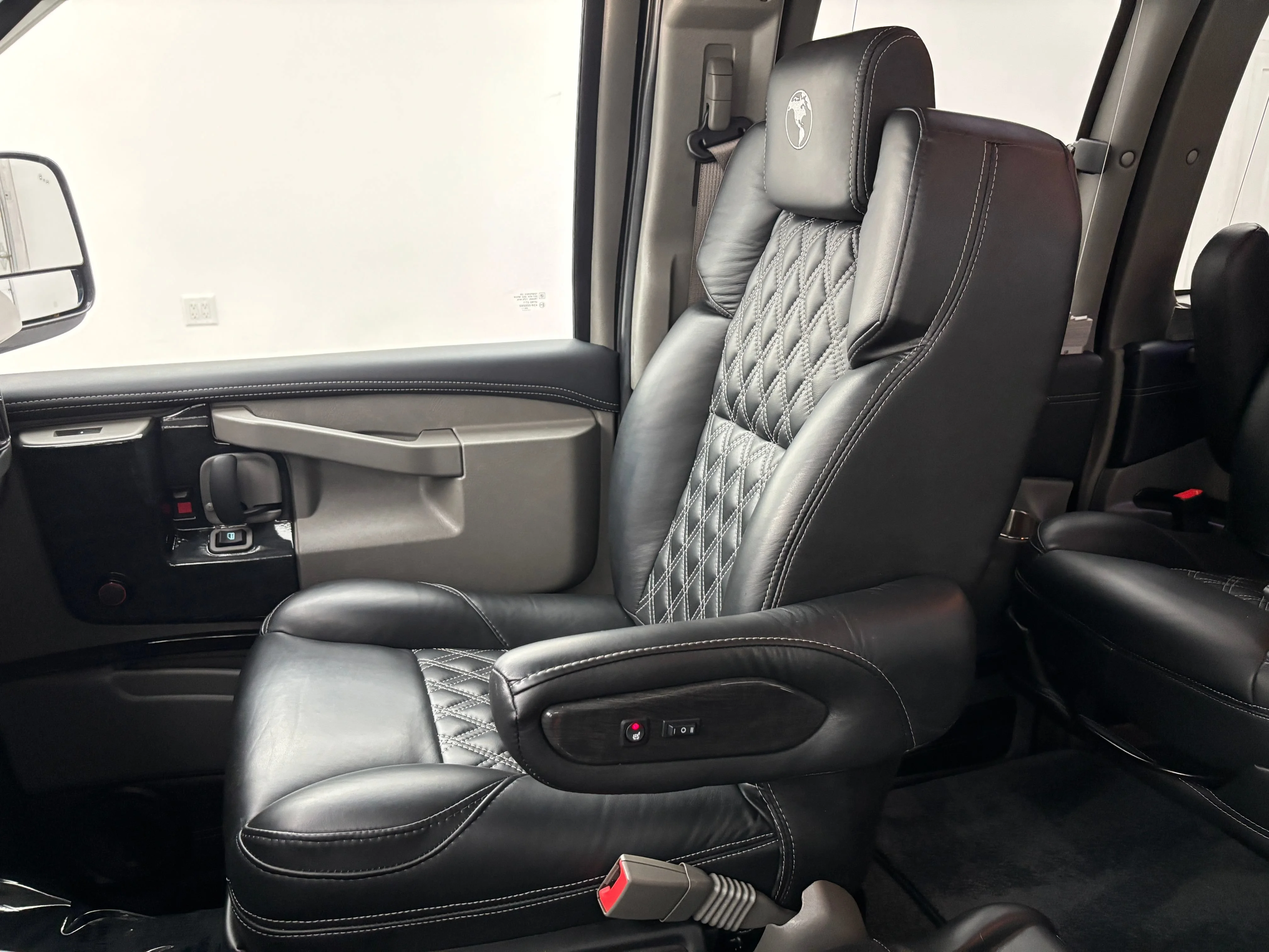 Used 2025 Onyx Black GMC Work Van image 38