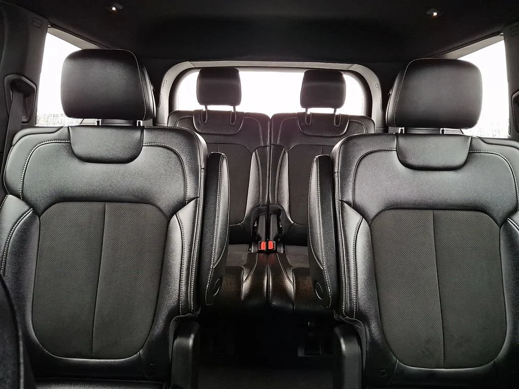 Used 2023 Diamond Black Crystal Pearlcoat Jeep Altitude image 20