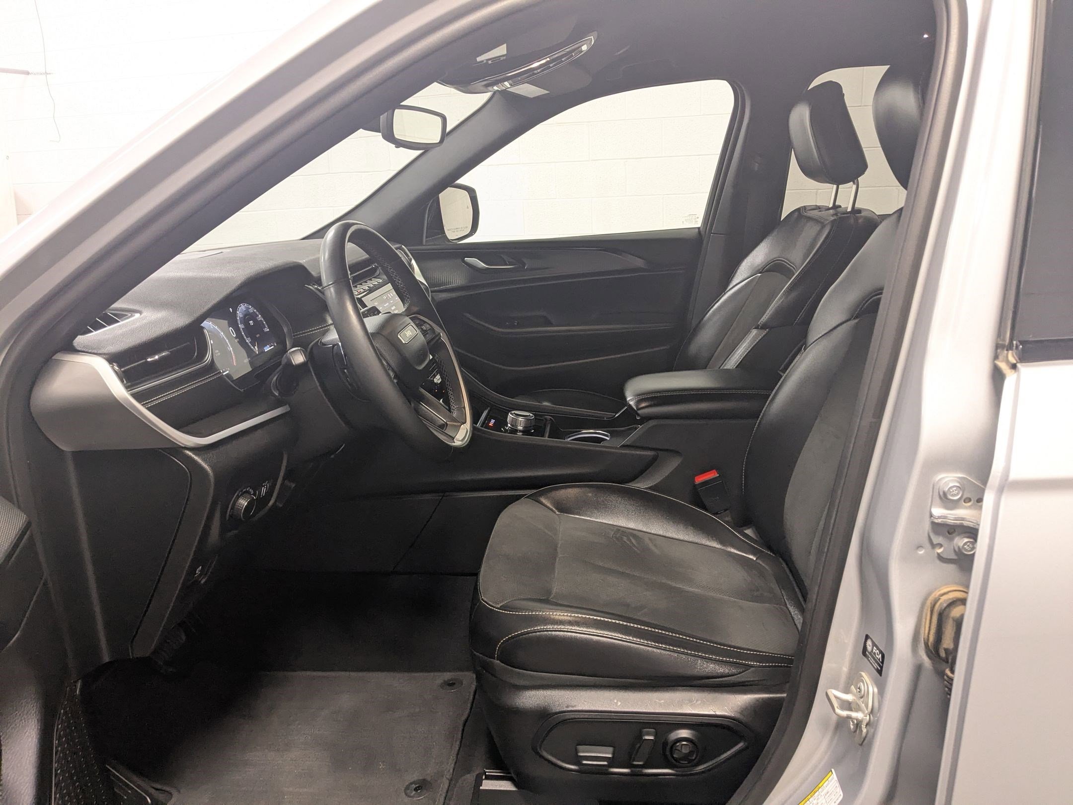 Certified Used 2024 Silver Zynith Jeep Altitude image 18