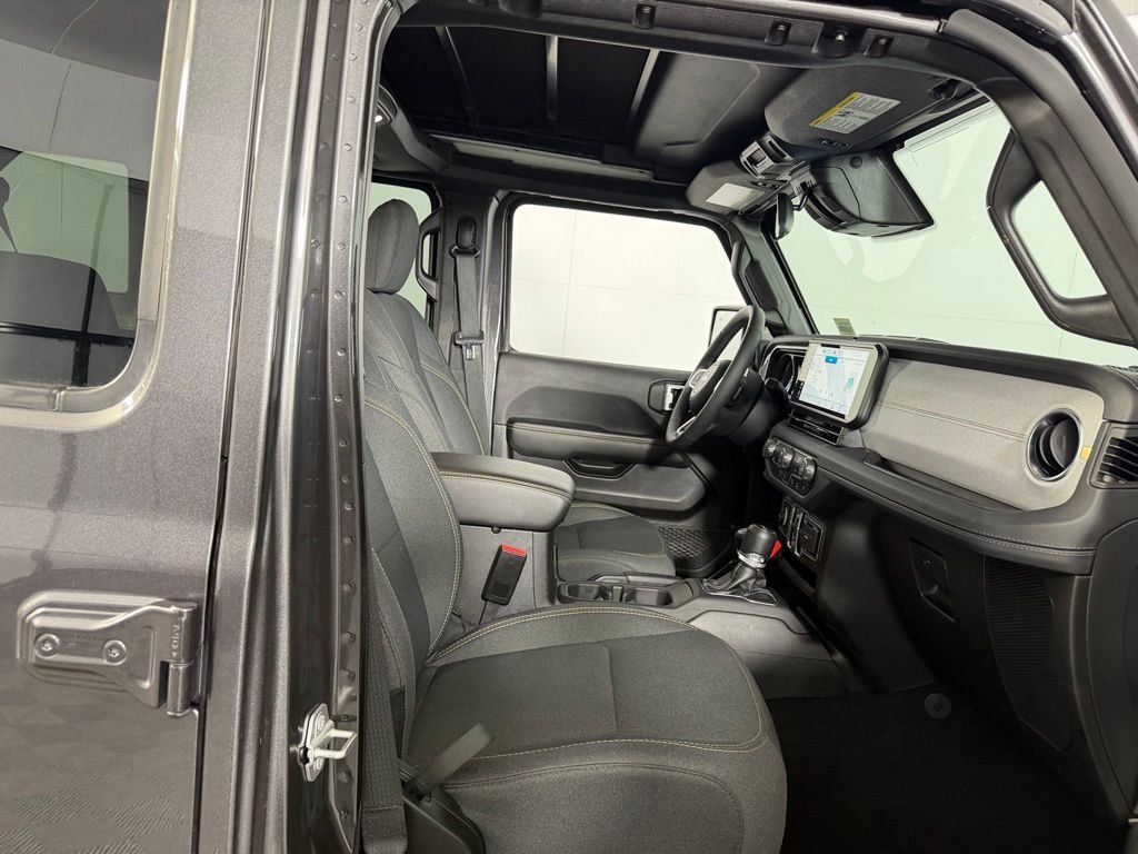 Used 2025 Crystal Metallic Jeep Sahara 4xe image 31