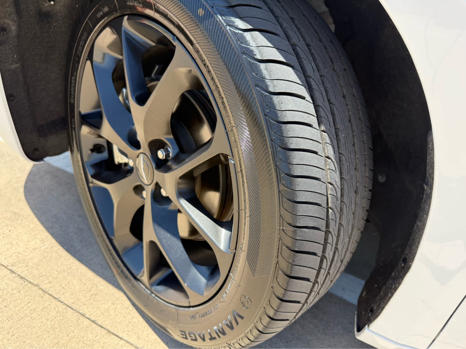 Used 2025 Bright White Clearcoat Chrysler Limited image 20