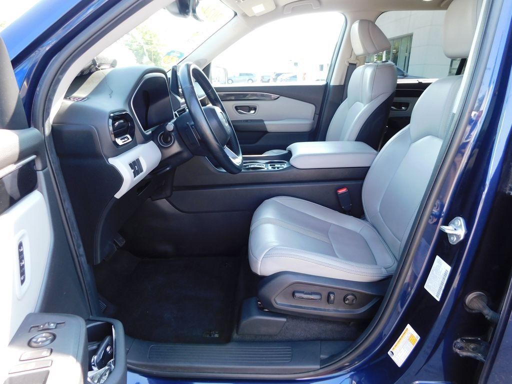 Certified Used 2024 Obsidian Blue Pearl Honda AWD TRG image 13