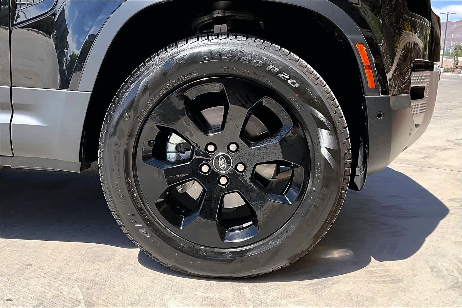 Used 2025 Santorini Black Metallic Land Rover S image 11