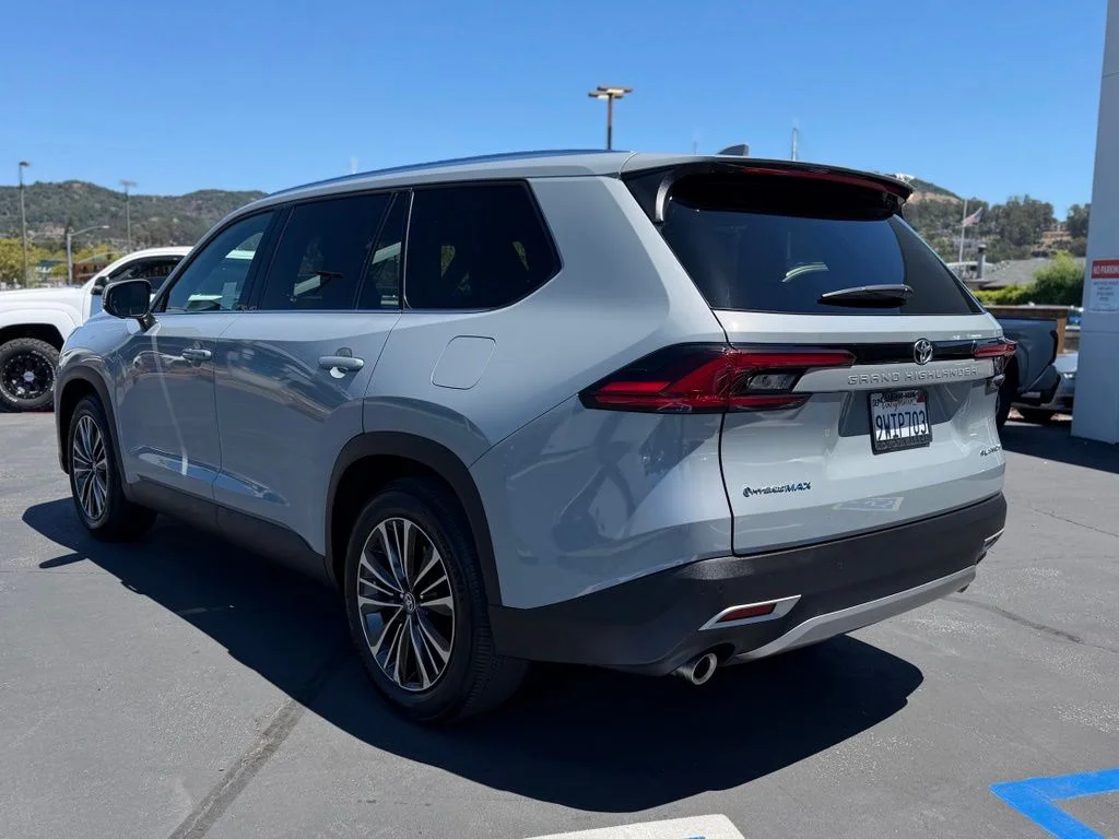 Used 2025  Toyota MAX Platinum image 5