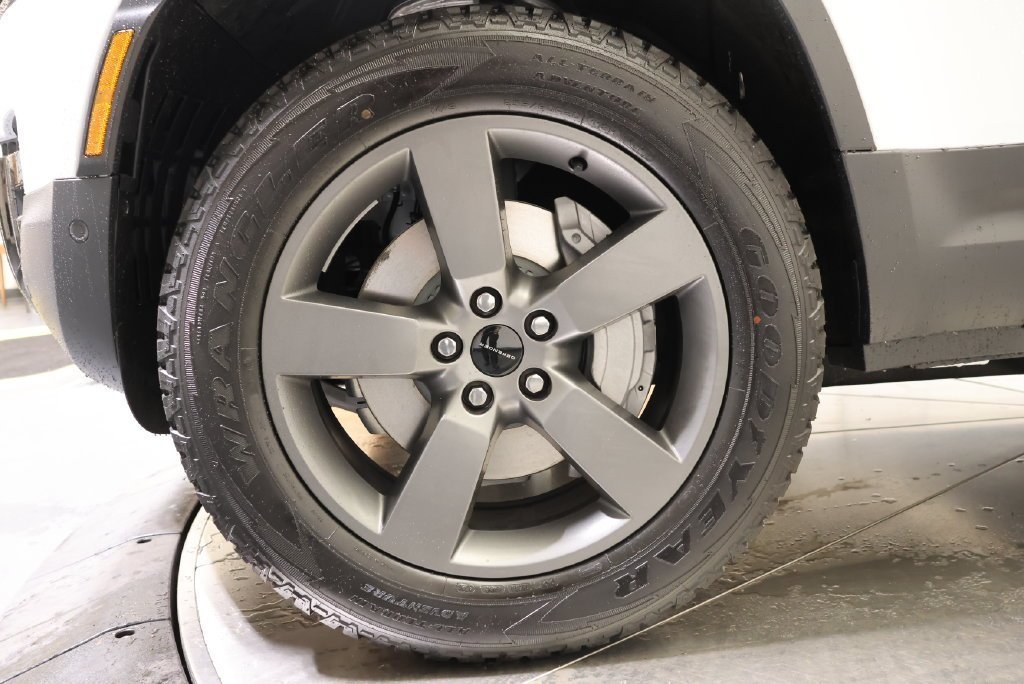 New 2026 Fuji White LAND ROVER S image 9