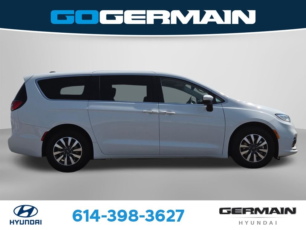 Used 2023 White Chrysler Touring L image 7