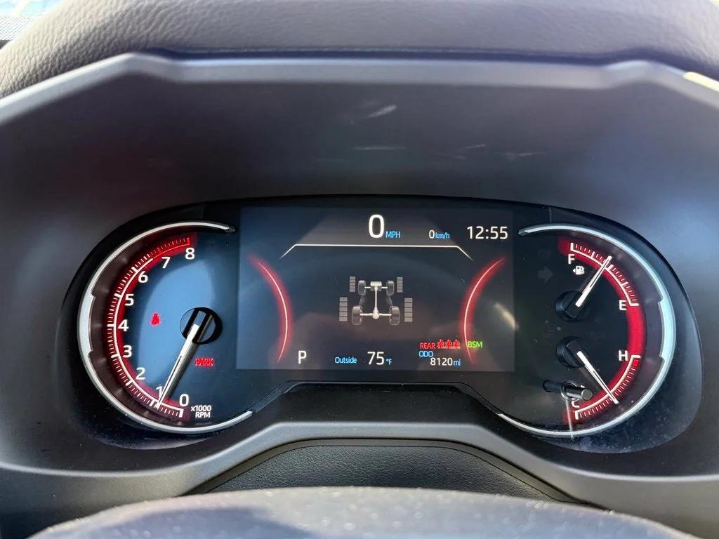 Used 2025 Pearl Toyota XLE Premium image 29