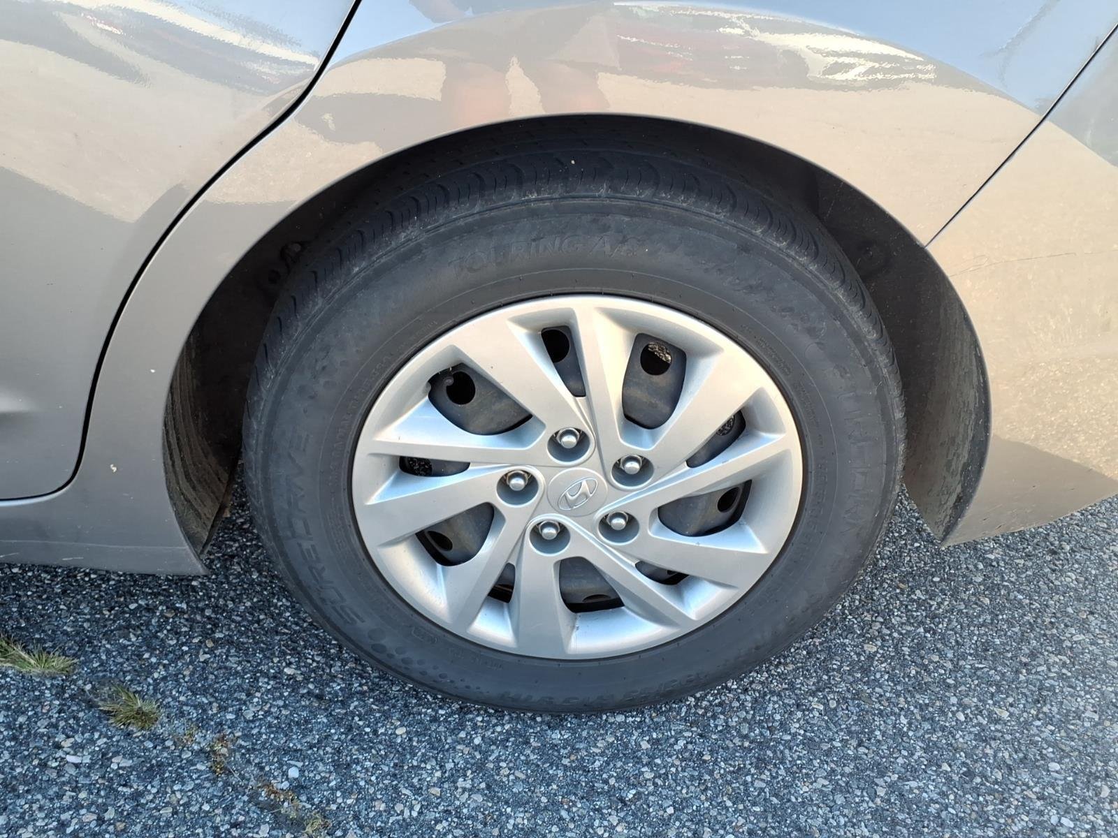 Used 2020 Fluid Metal Hyundai SE image 9