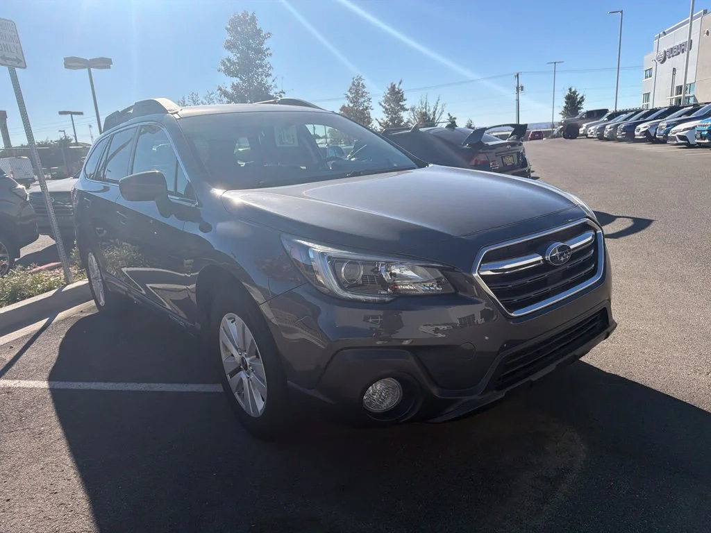 Used 2018 Gray Subaru 2.5i Premium image 3