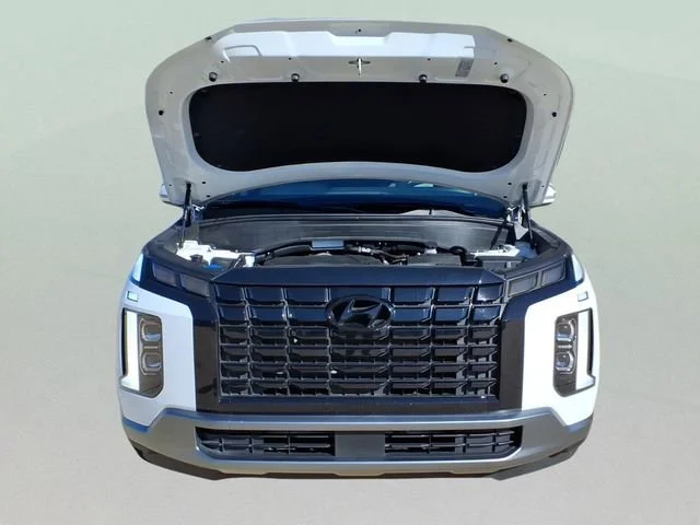 Used 2025  Hyundai SEL image 21