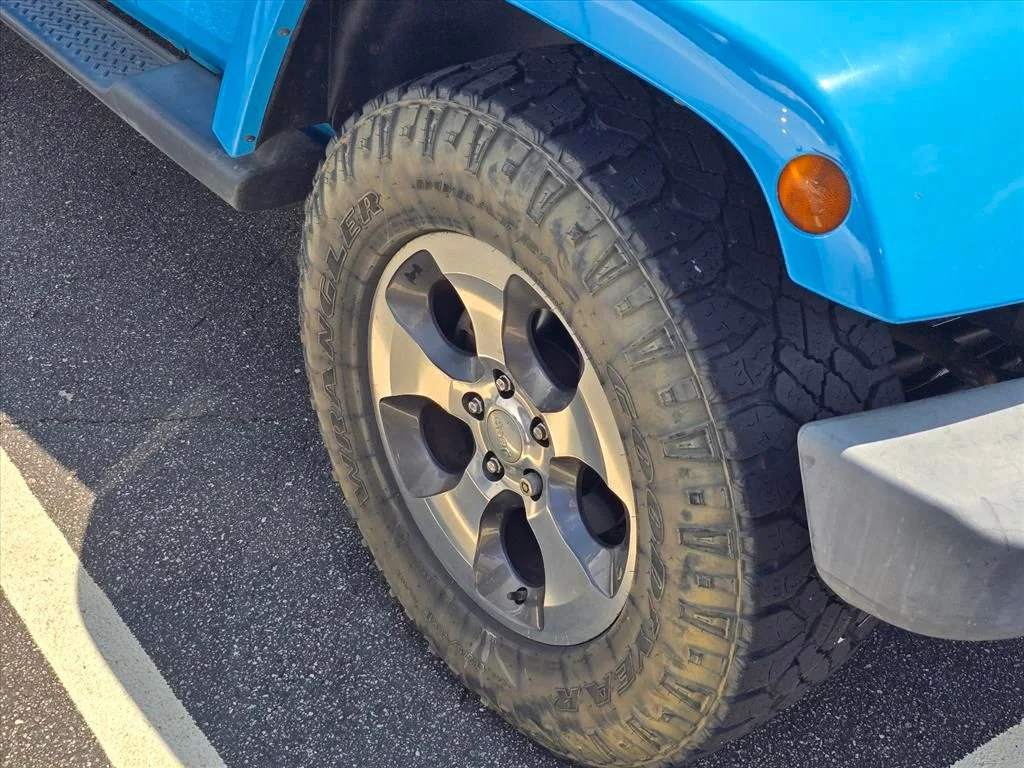 Used 2017 Blue Jeep Unlimited Sahara image 18