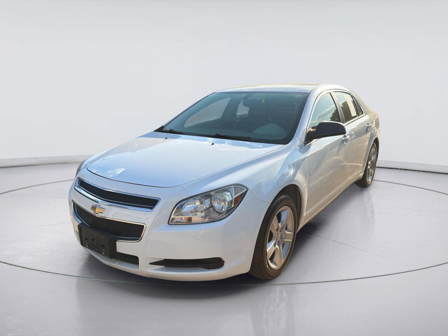 Used 2010 Summit White Chevrolet LS w/1LS image 4