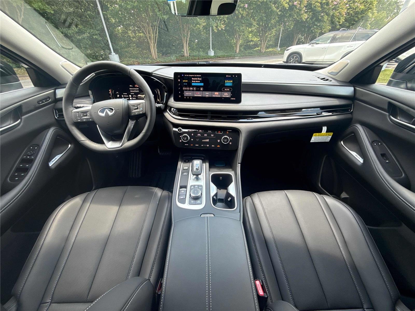 New 2027 GRAND BLUE INFINITI Luxe FWD image 13