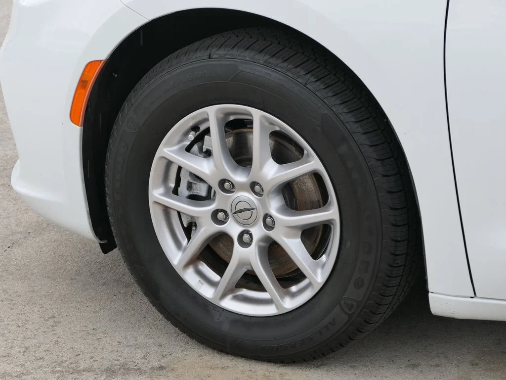Used 2023 White Chrysler Touring L image 8