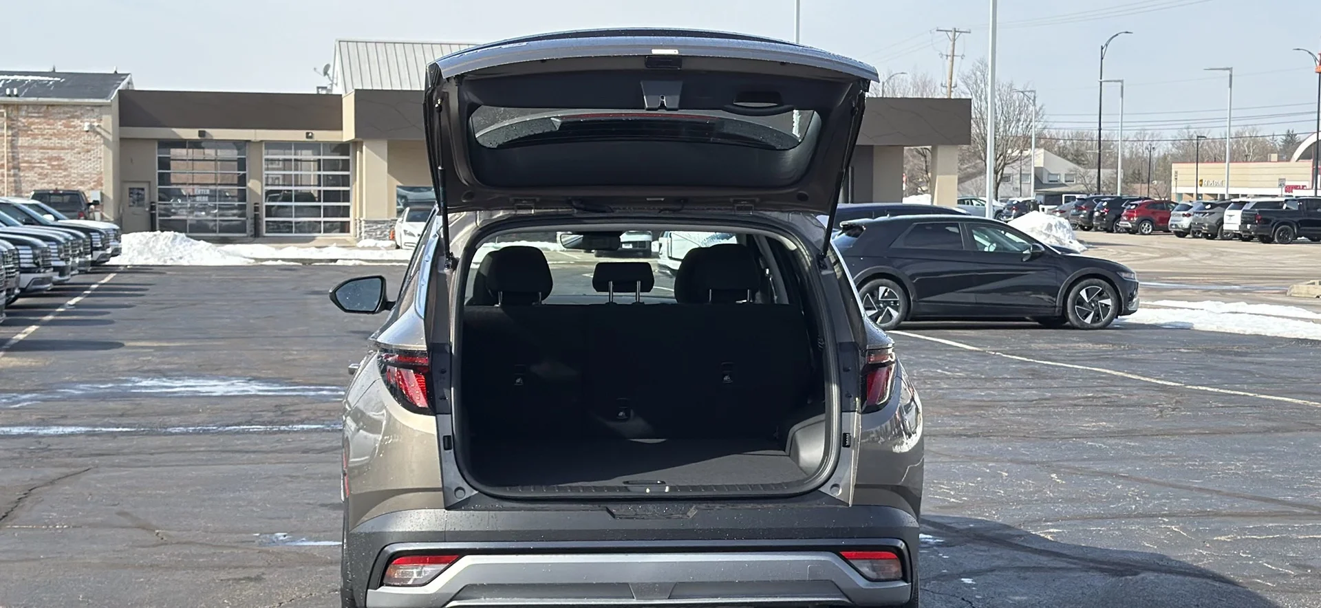 New 2026 Cashmere Bronze Hyundai Blue SE image 7