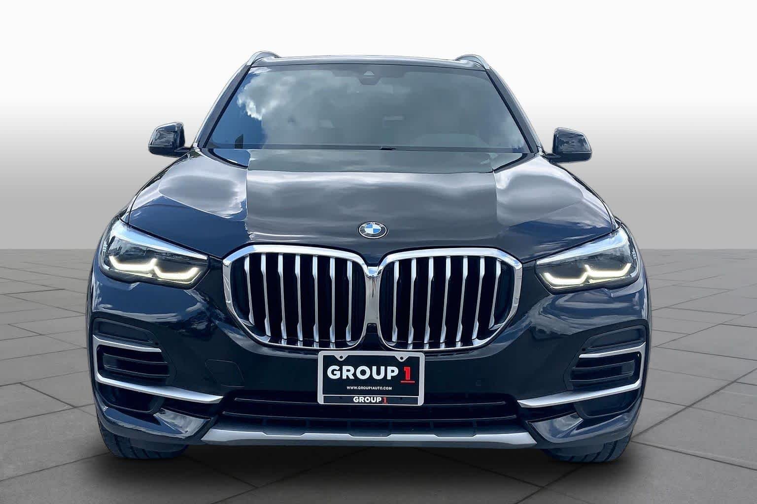 Used 2022 Black Sapphire Metallic BMW sDrive40i image 4