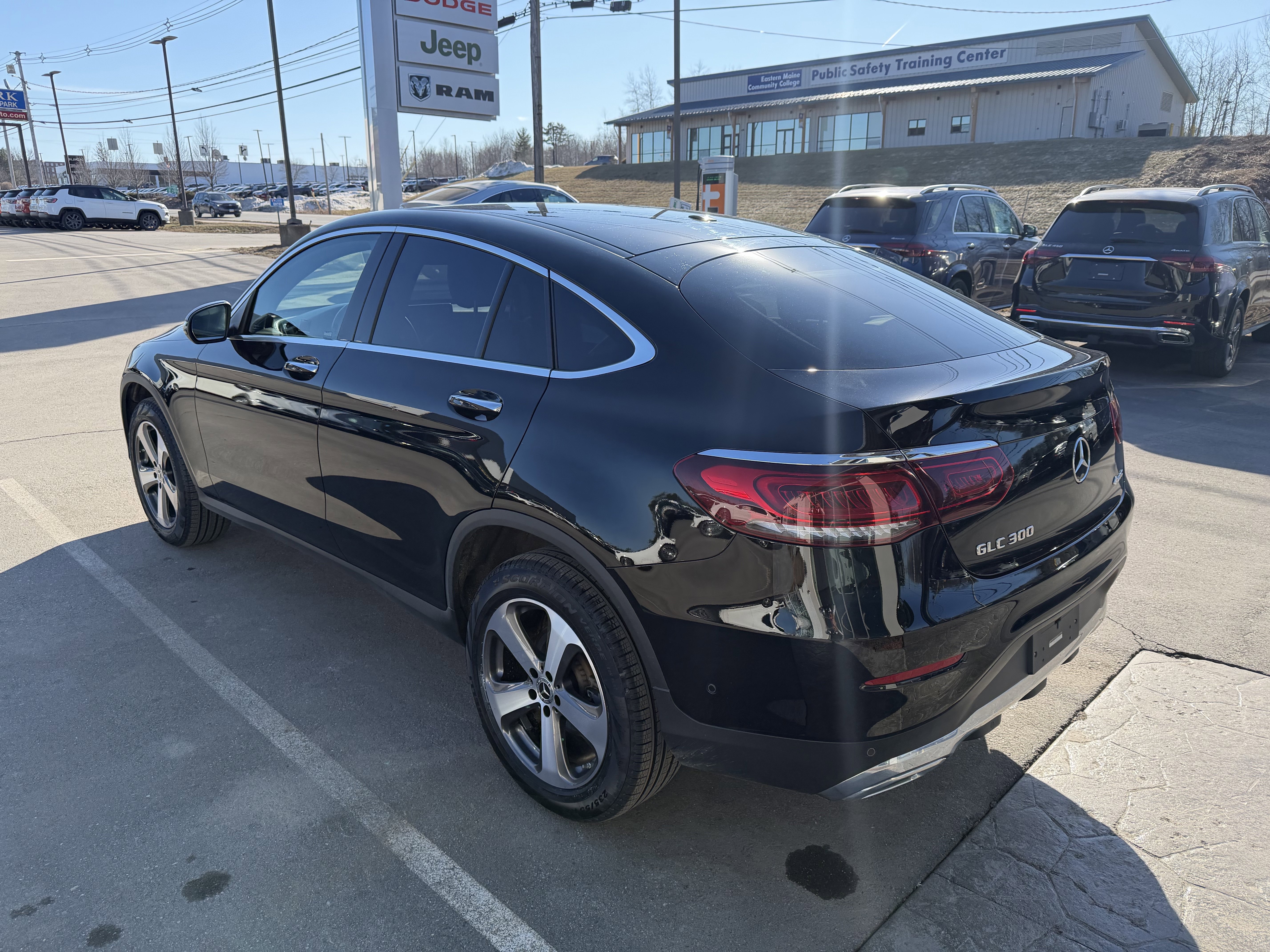 Used 2022 Black Mercedes-Benz GLC 300 image 3
