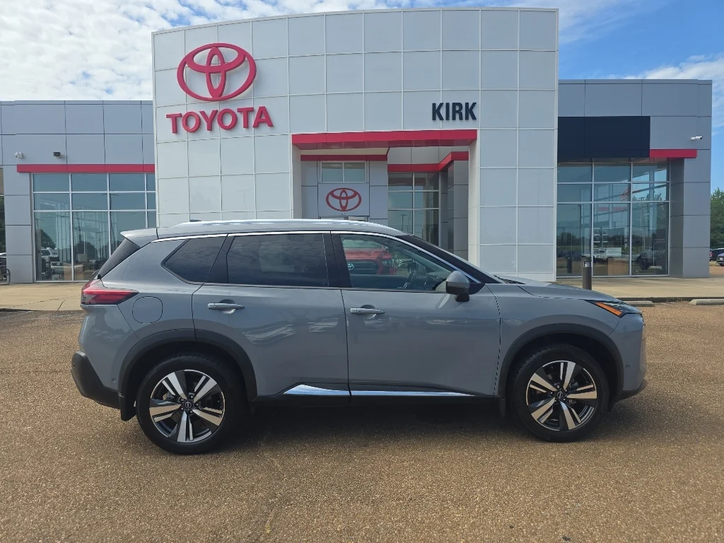 Used 2023 Boulder Gray Pearl Nissan SL image 1