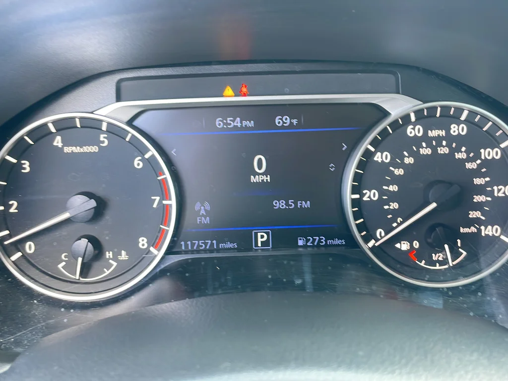 Used 2019 White Nissan 2.5 S image 23