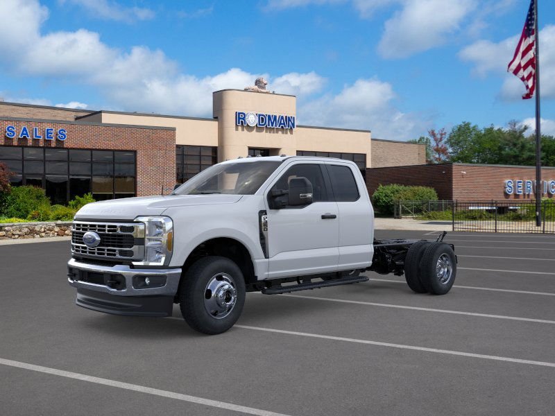 2026 Ford F-350 Super Duty Chassis Cab XL