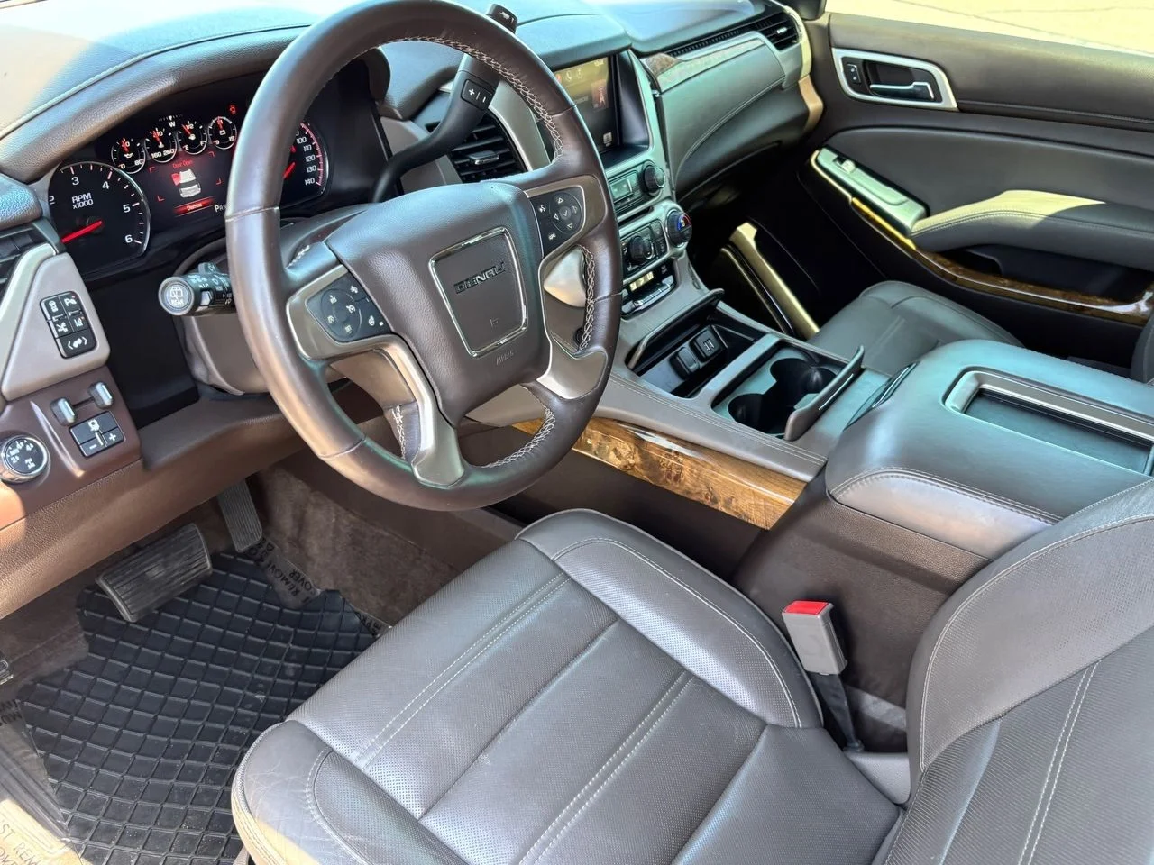 Used 2015 White Diamond Clearcoat GMC Denali image 16