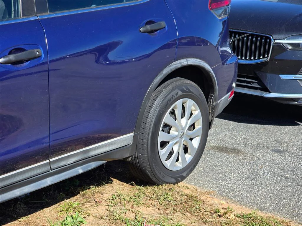 Used 2018 Blue Nissan S image 15