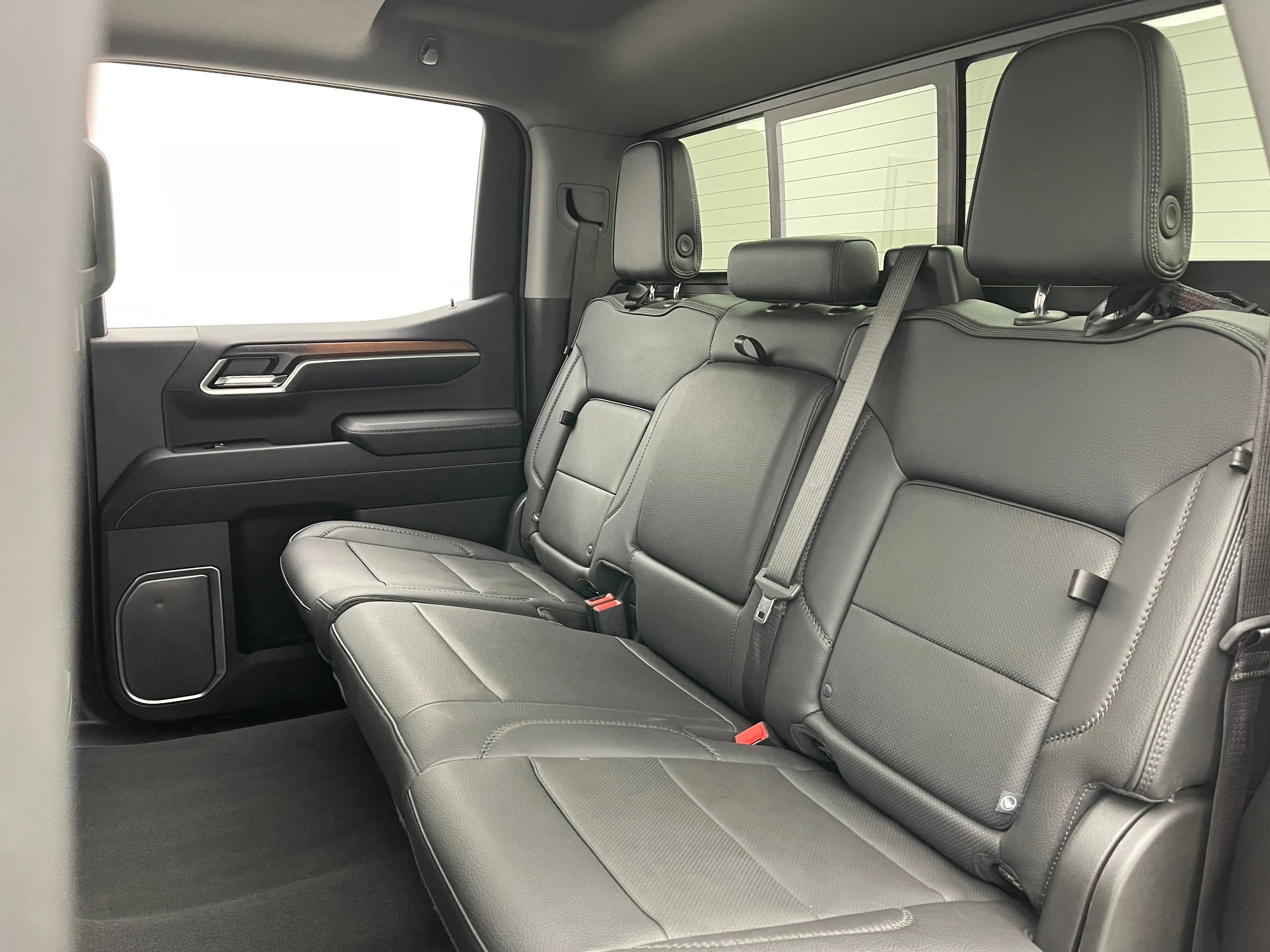 Used 2024 Onyx Black GMC Denali image 43