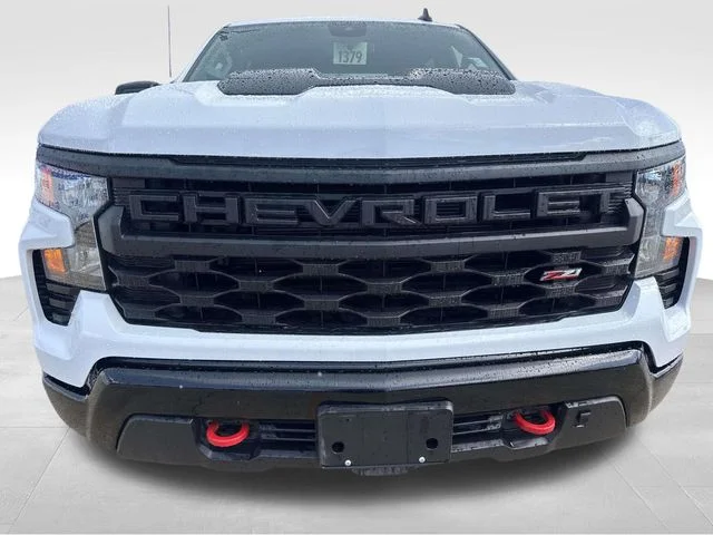 Used 2025 White Chevrolet Custom Trail Boss image 3