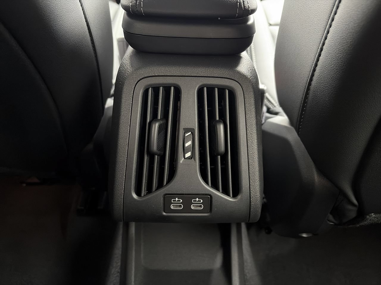 Used 2026 Black Sapphire Metallic BMW xDrive28i image 30
