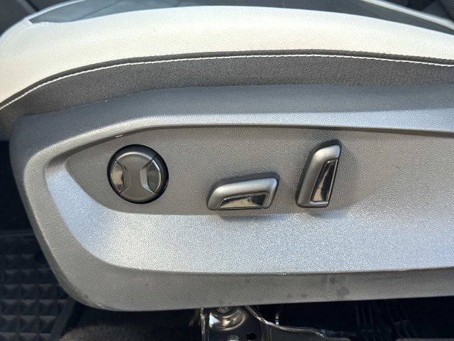 Certified Used 2025 Silver Volkswagen 1.5T SE image 24