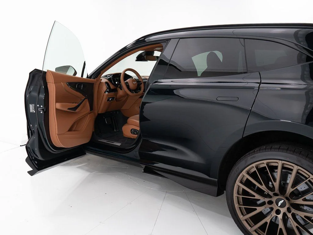 New 2026 Q Oberon Black Aston Martin 707 image 9