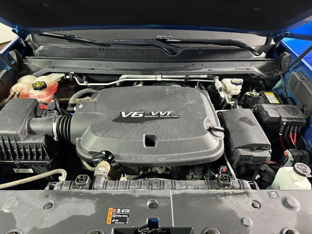 Used 2021 Blue Metallic GMC Elevation image 12