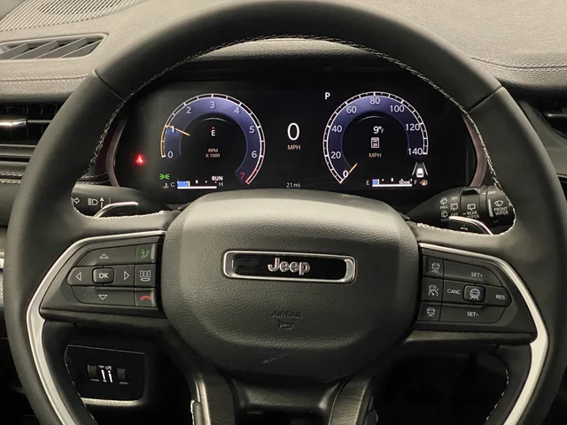 New 2026 Bright White Clear-Coat Exterior Paint Jeep Altitude image 17