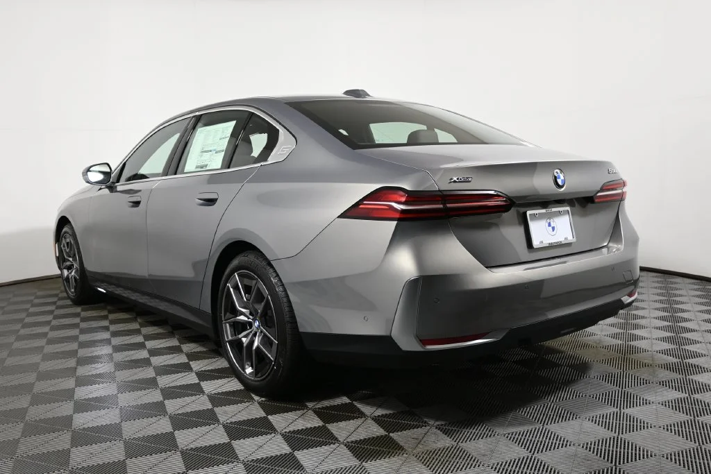 Used 2026 Gray BMW 530i xDrive image 5