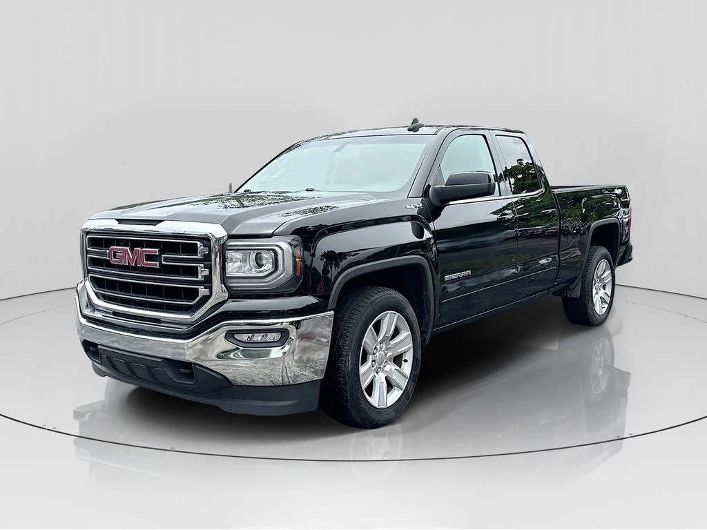 Used 2018 Black GMC SLE image 3