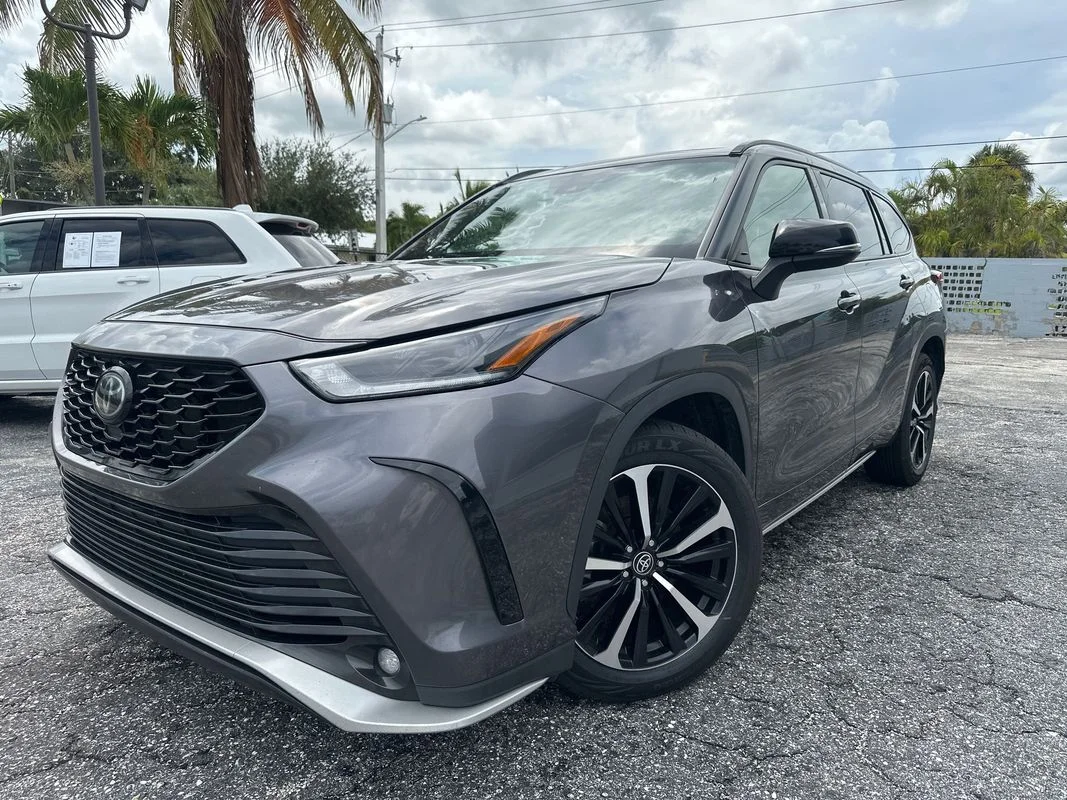 Used 2022 Gray Toyota XSE image 1