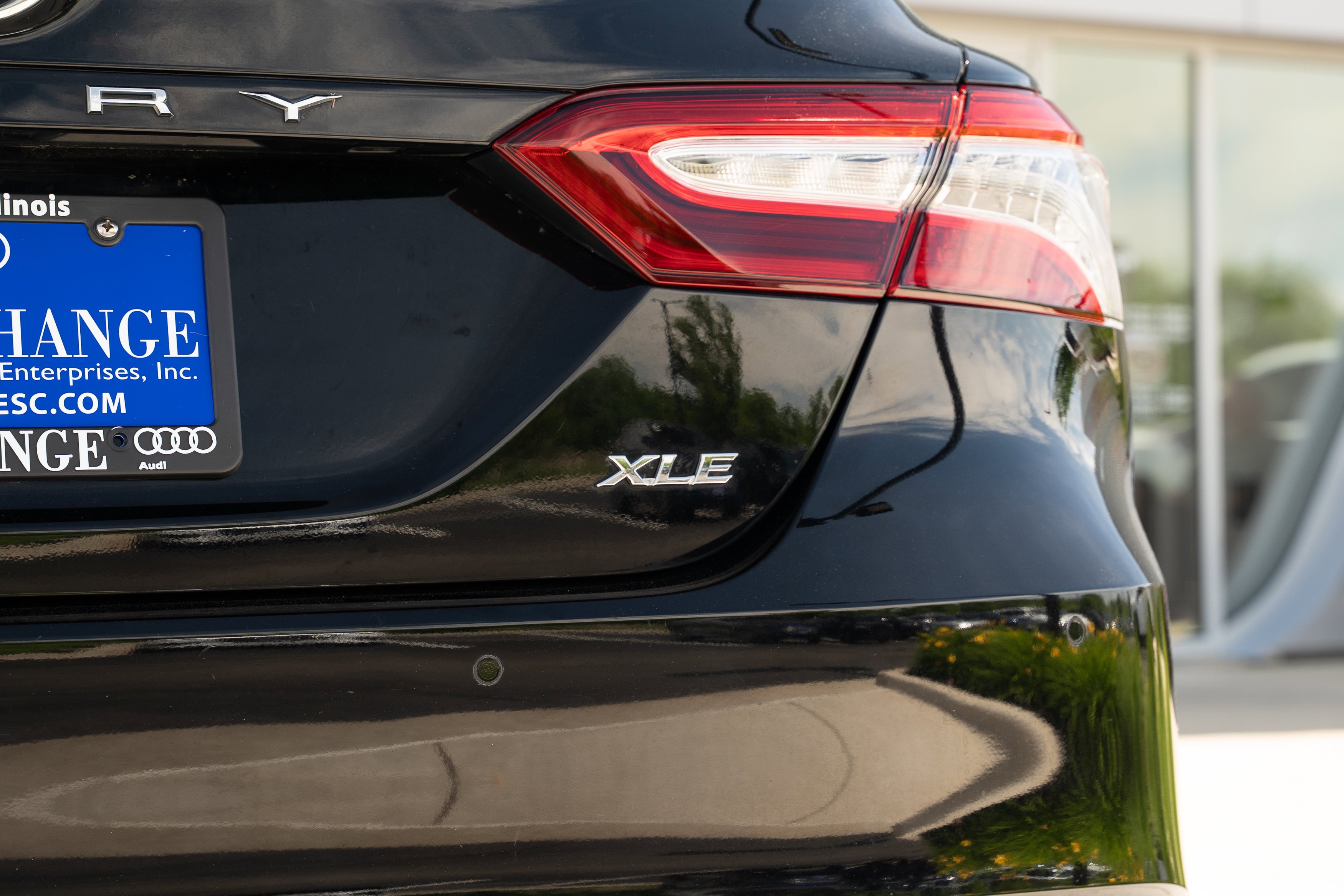 Used 2018 Midnight Black Metallic Toyota XLE image 28