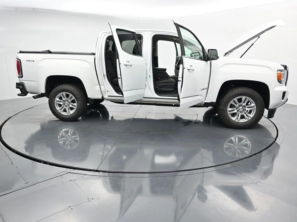 Used 2020 White GMC SLE1 image 41